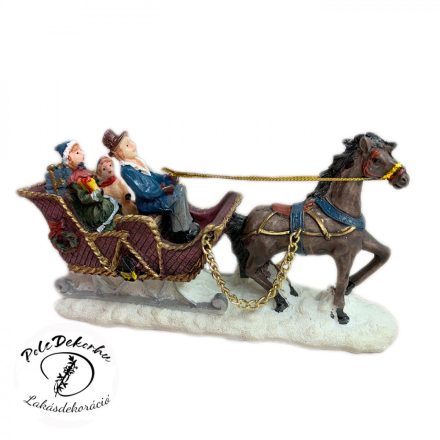 Lovasszán emberekkel és ajándékokkal