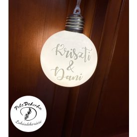 Világító karácsonyi gömb felirattal