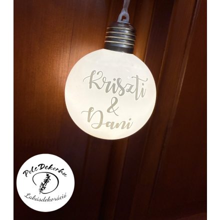 Világító karácsonyi gömb felirattal